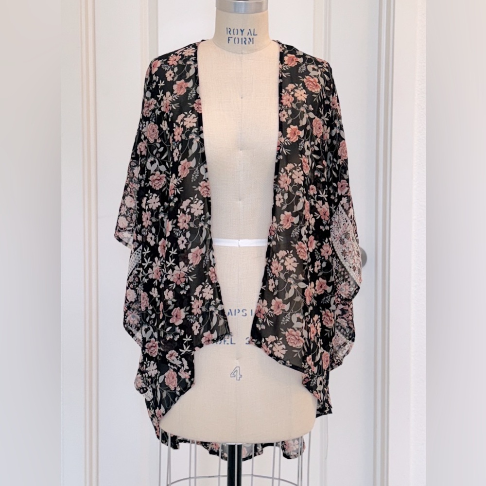 WALLFLOWER open front kimono wrap floral print light and airy chiffon size SMALL